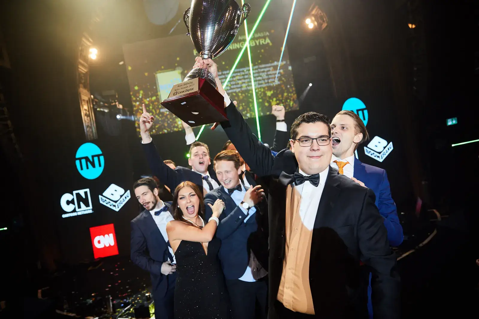 Brilliant Values team firar utmärkelsen Årets Säljbyrå på Canal Digital Sales Awards 2016